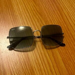 Women’s Ray Bans